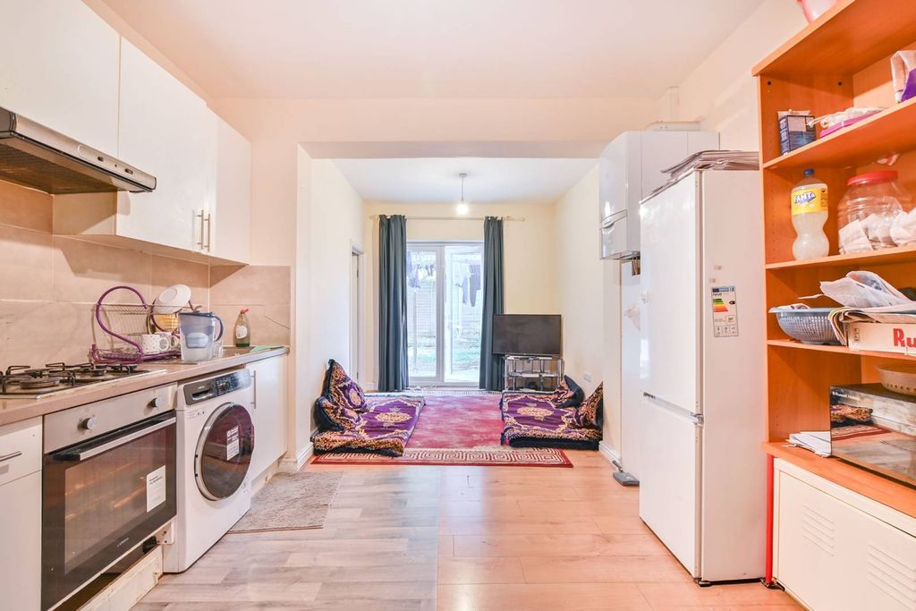 Property photo 1 of 8
