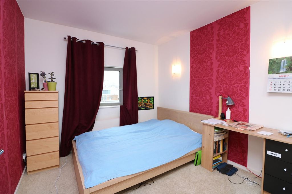 Property photo 3 of 9 Hutchings Wharf.Jpg