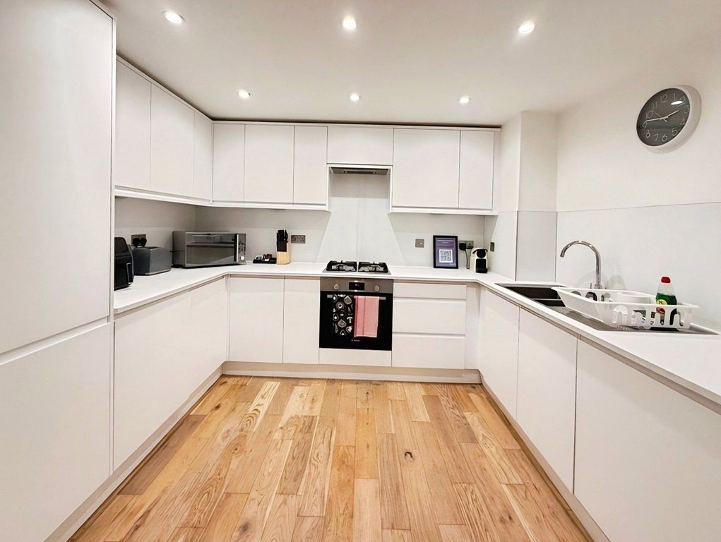 Property photo 3 of 9 Modern Kitchen