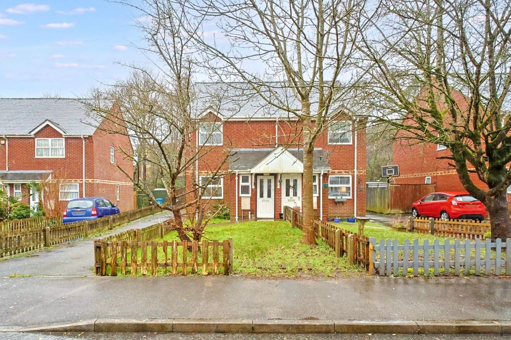 Property photo 1 of 19 70 Goliath Road, Poole, Bh15 4Ns