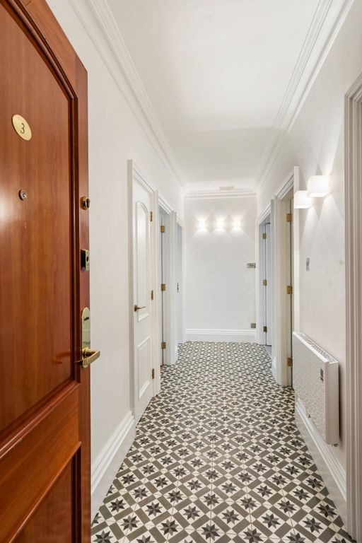 Property photo 2 of 12 Entrance Hall