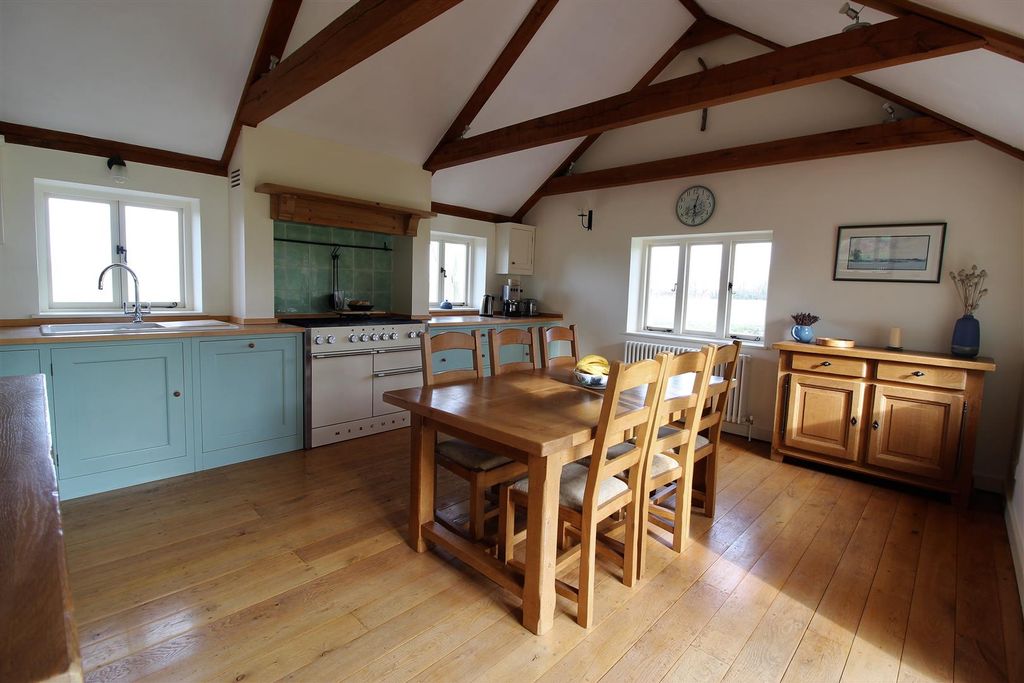 Property photo 3 of 19 15.Jpg