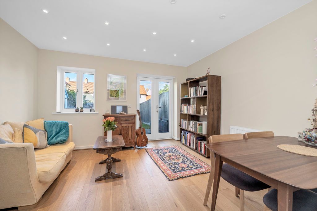 Property photo 3 of 10 Sitting Room / Dining Area