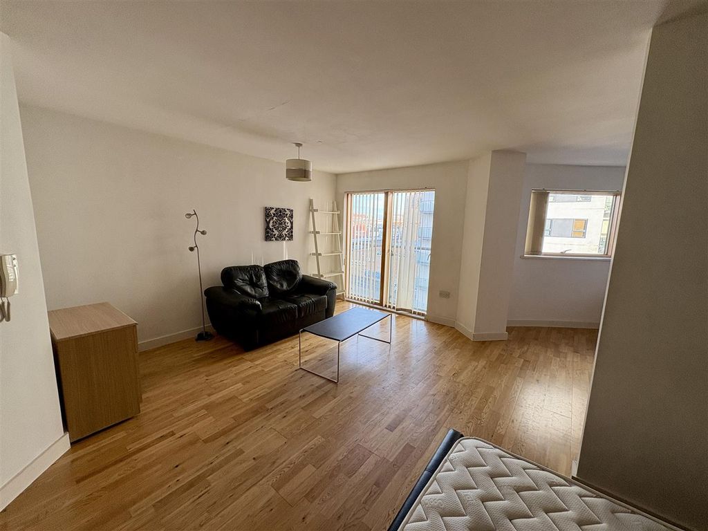 Property photo 3 of 12