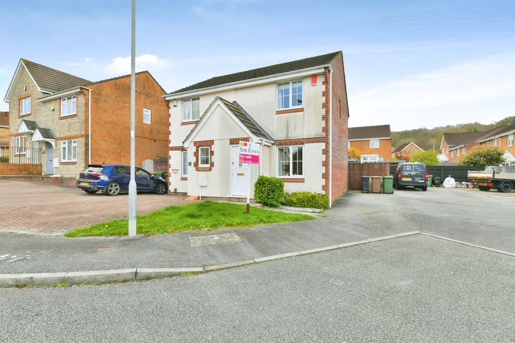 Property photo 1 of 18 Entrance Porch