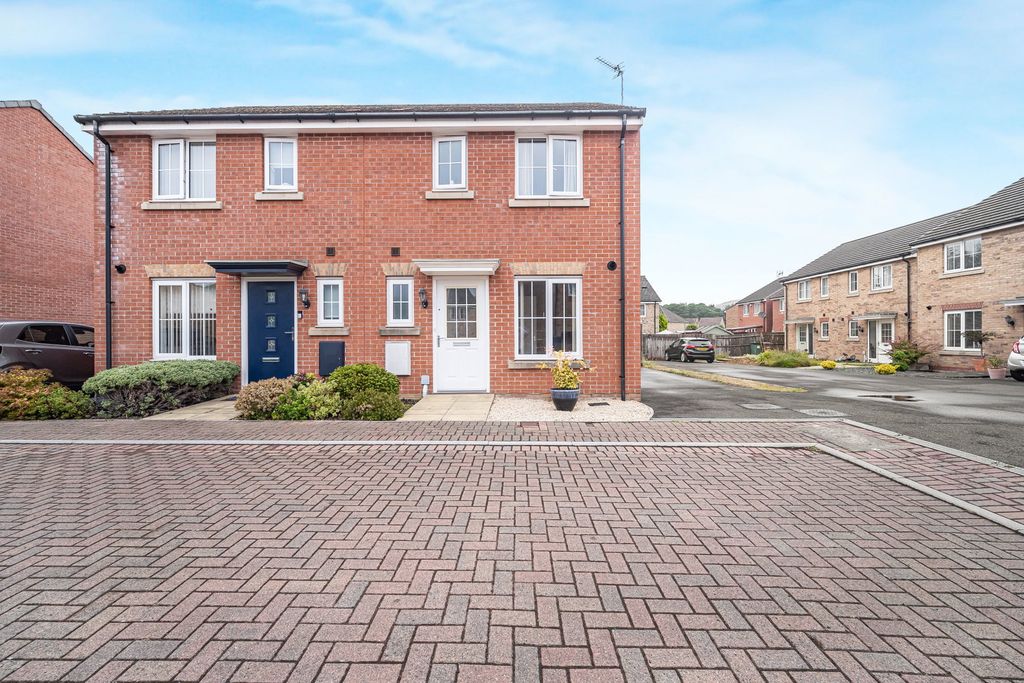 Property photo 2 of 34