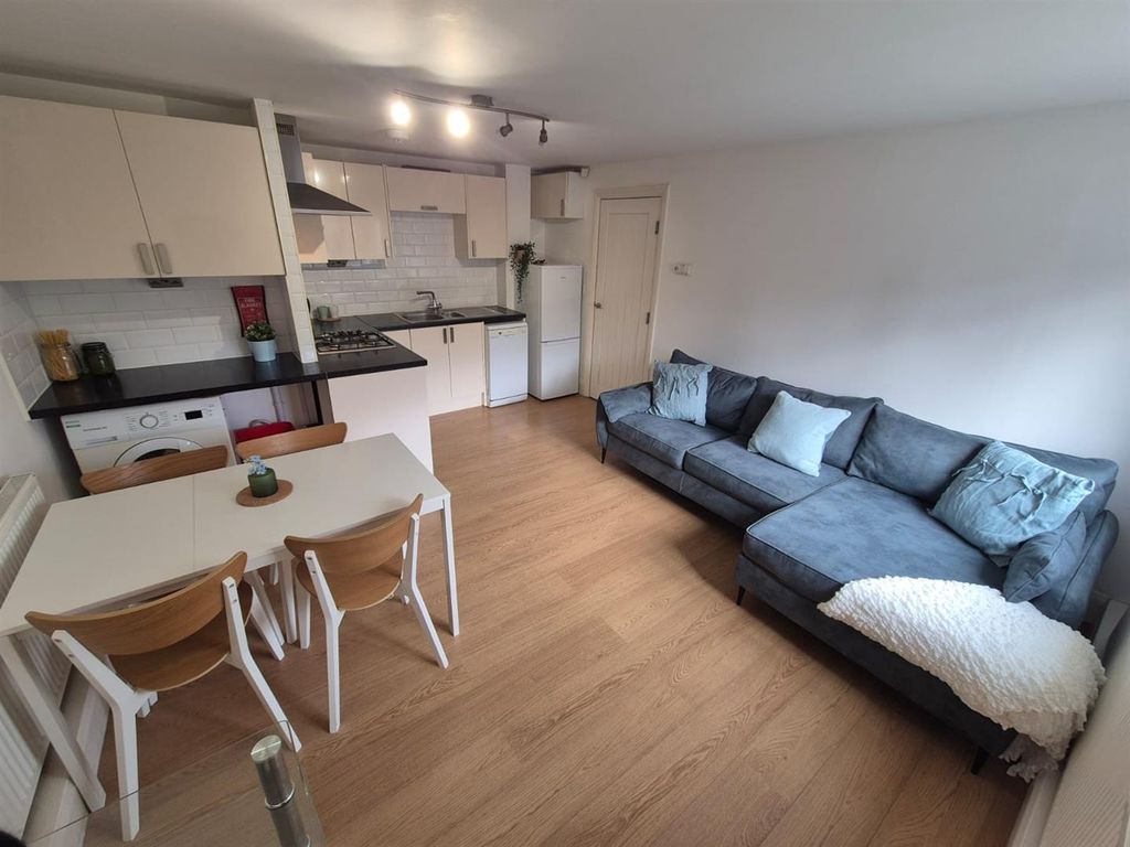 Property photo 3 of 11 Living / Dining