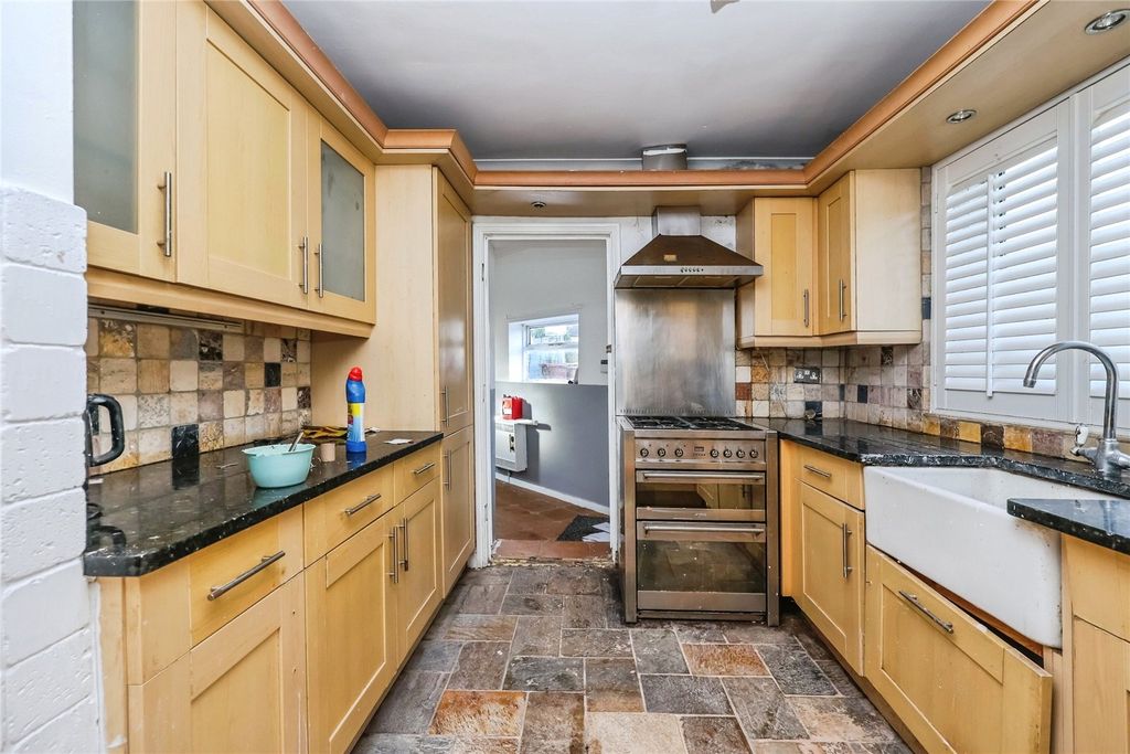 Property photo 2 of 17 Fitted Kitchen
