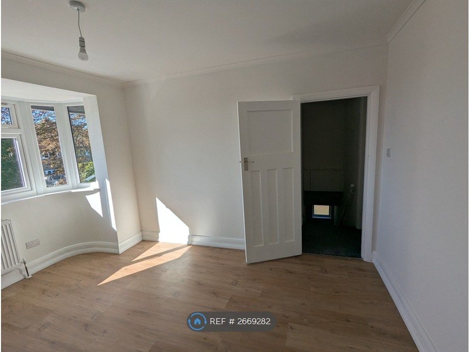 Property photo 3 of 35