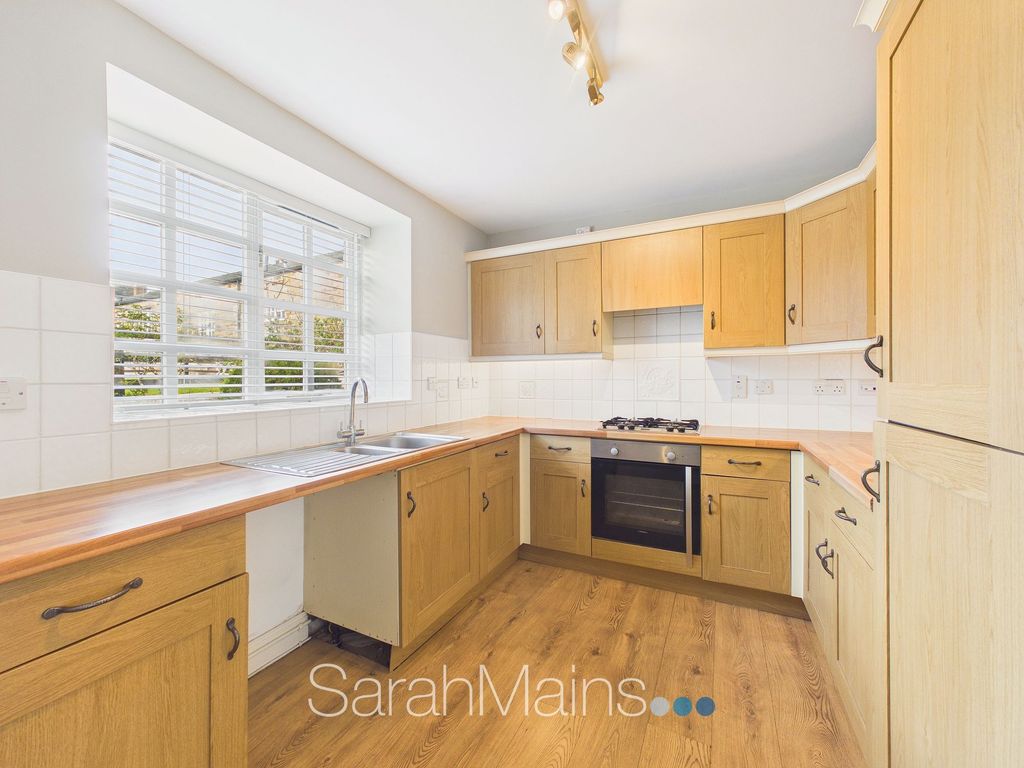 Property photo 3 of 21 Kitchen