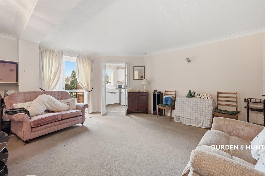 Property photo 2 of 17 Junction Road