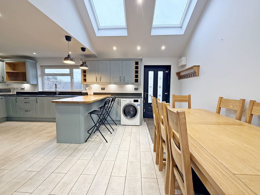 Property photo 3 of 25 Kitchen-Diner