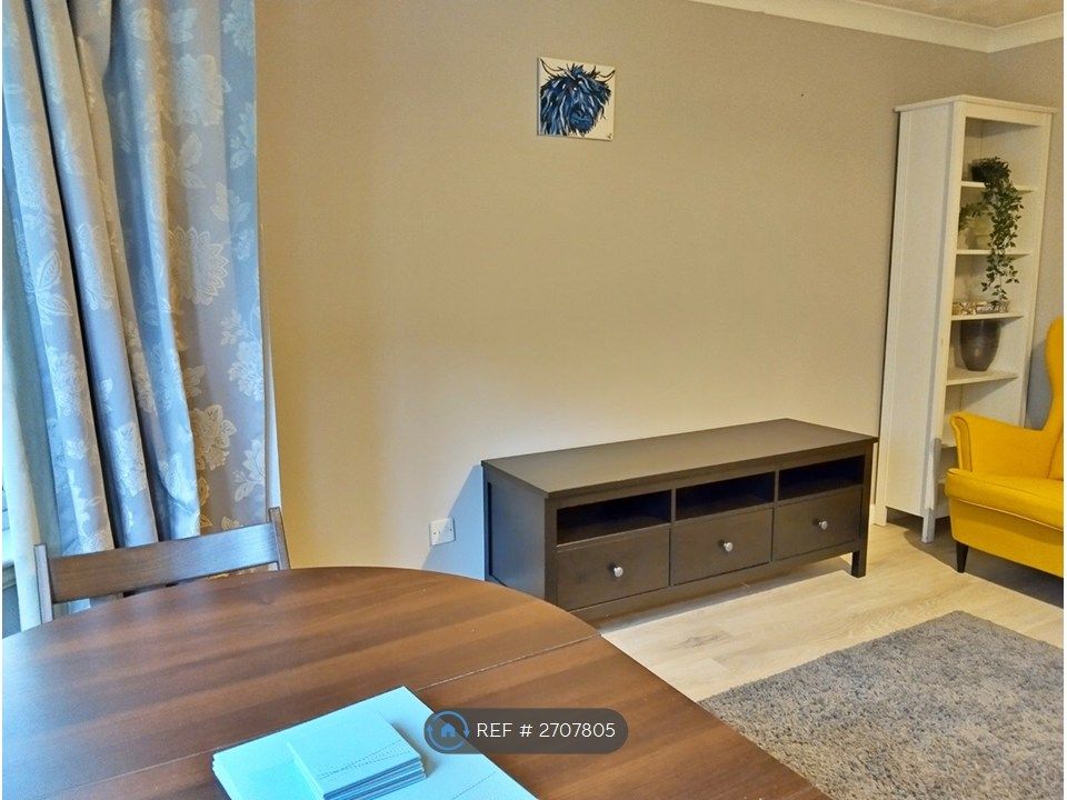 Property photo 3 of 23 Living Room