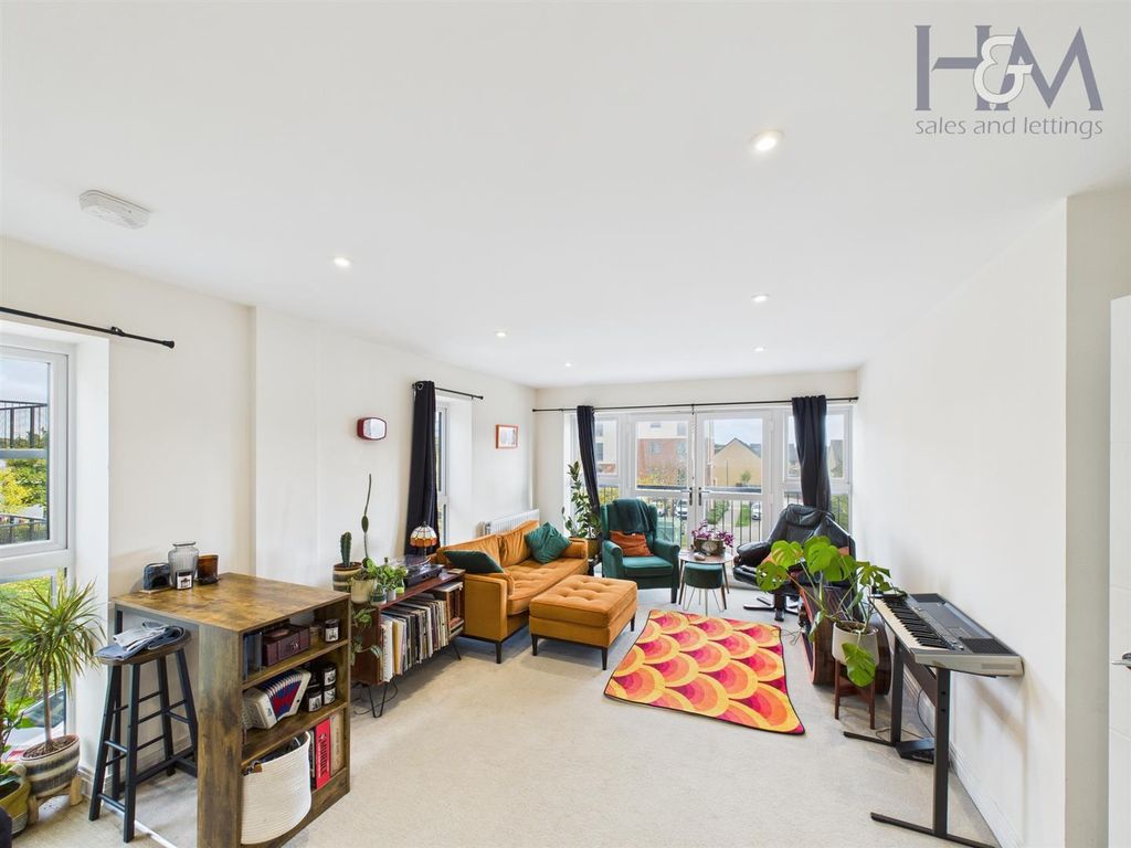 Property photo 2 of 13 Cam02804G0-Pr0391-Still006.Jpg