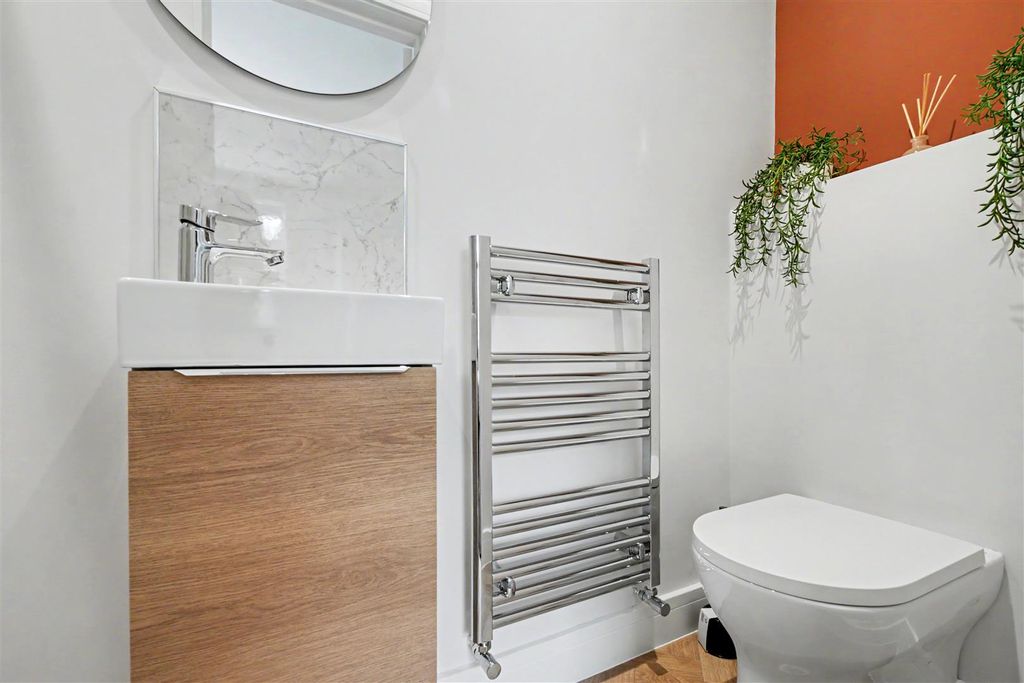 Property photo 3 of 10 En Suite 2_1.Jpeg