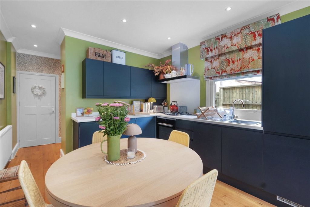 Property photo 3 of 18 Kitchen