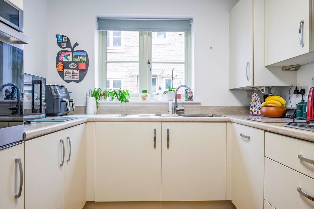 Property photo 3 of 14 Kitchen