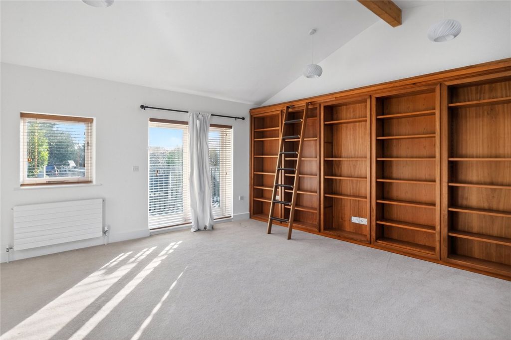 Property photo 3 of 21 Bedroom / Library