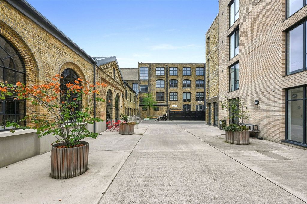 Property photo 3 of 20 External