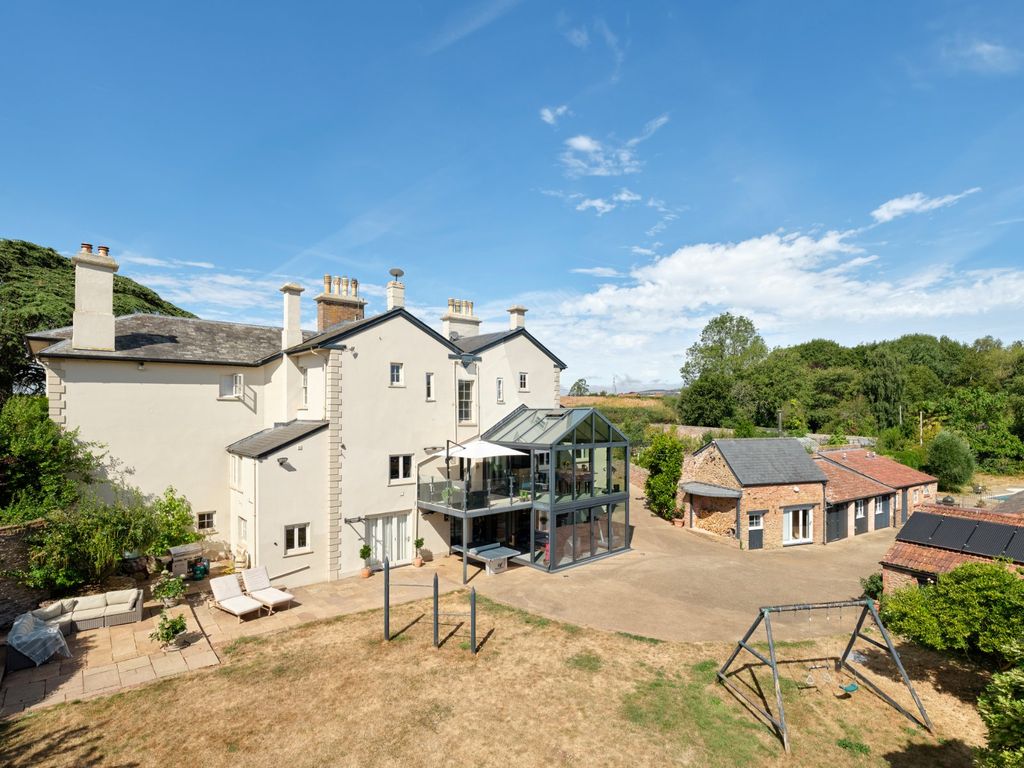 Property photo 2 of 34 Cheddon Corner