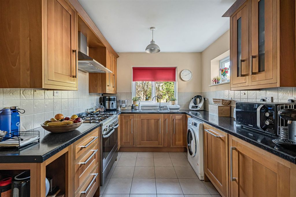 Property photo 3 of 23 Kitchen