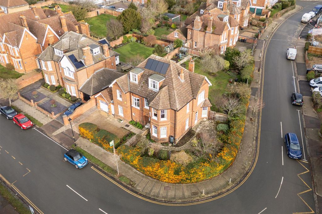 Property photo 1 of 29 260107 - 11 Pemberley Avenue, Bedford - 04.Jpg