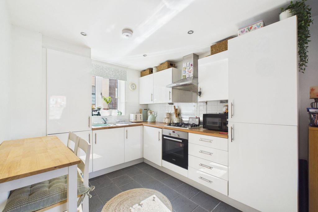 Property photo 3 of 9 Kitchen