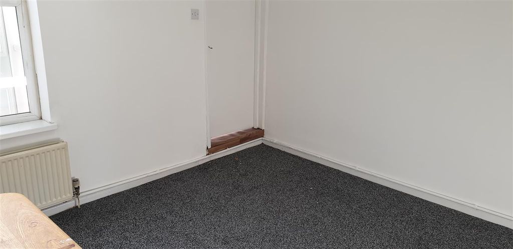 Property photo 3 of 7 Living Room