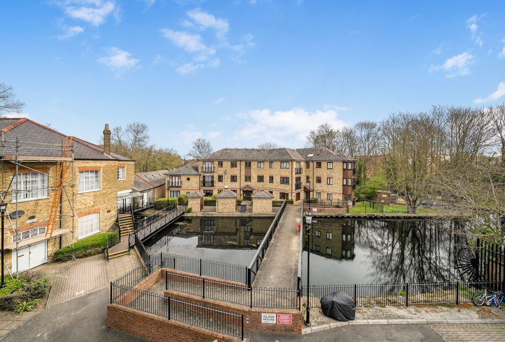 Property photo 2 of 17 1439009-18-69ce30...