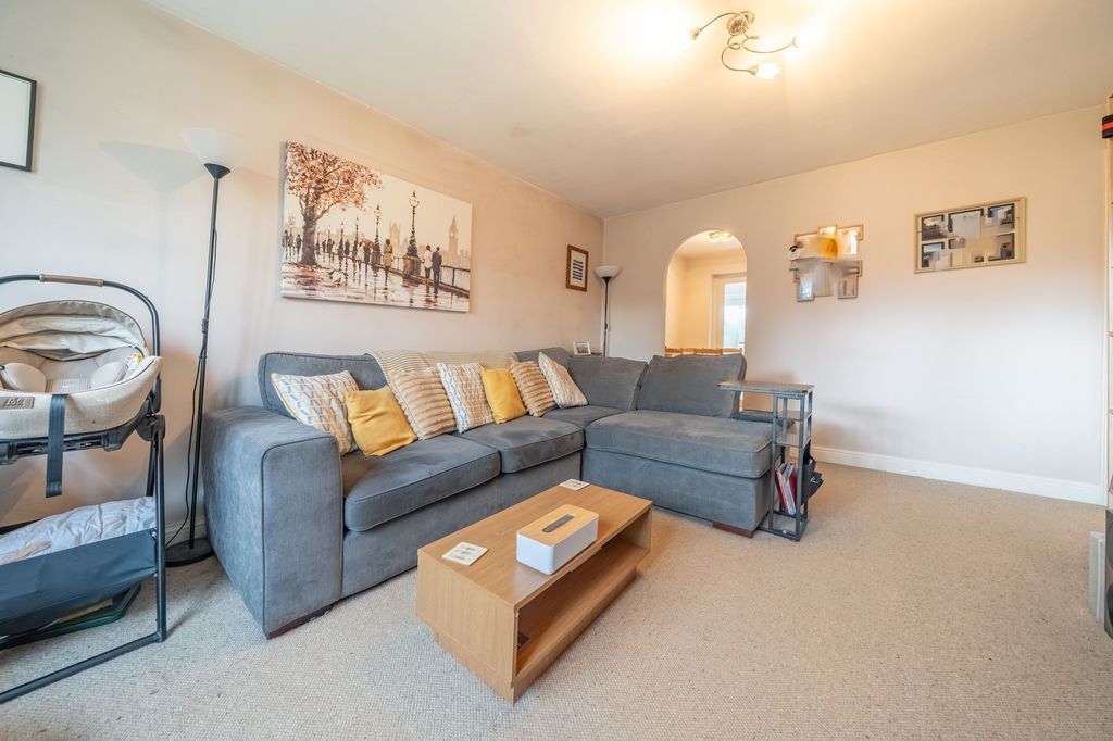 Property photo 2 of 18