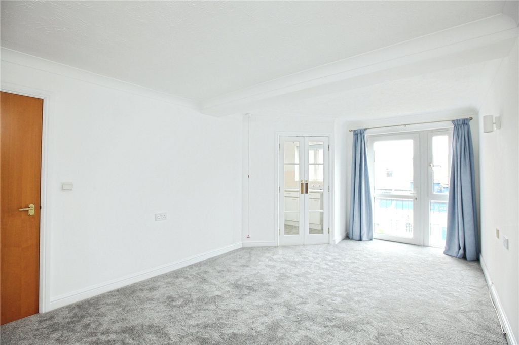 Property photo 3 of 12 Lounge