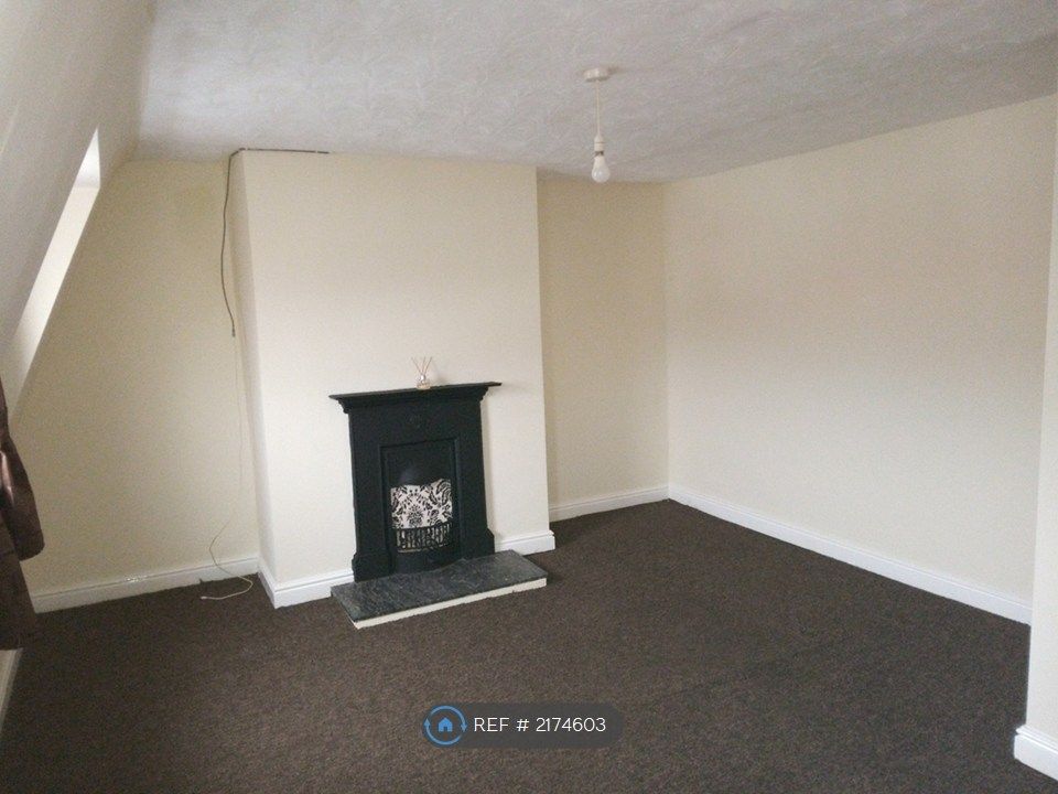 Property photo 3 of 10 Lounge 2