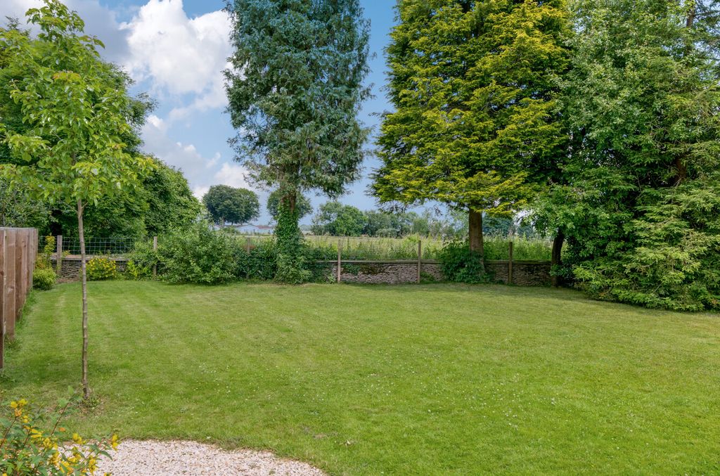 Property photo 2 of 25