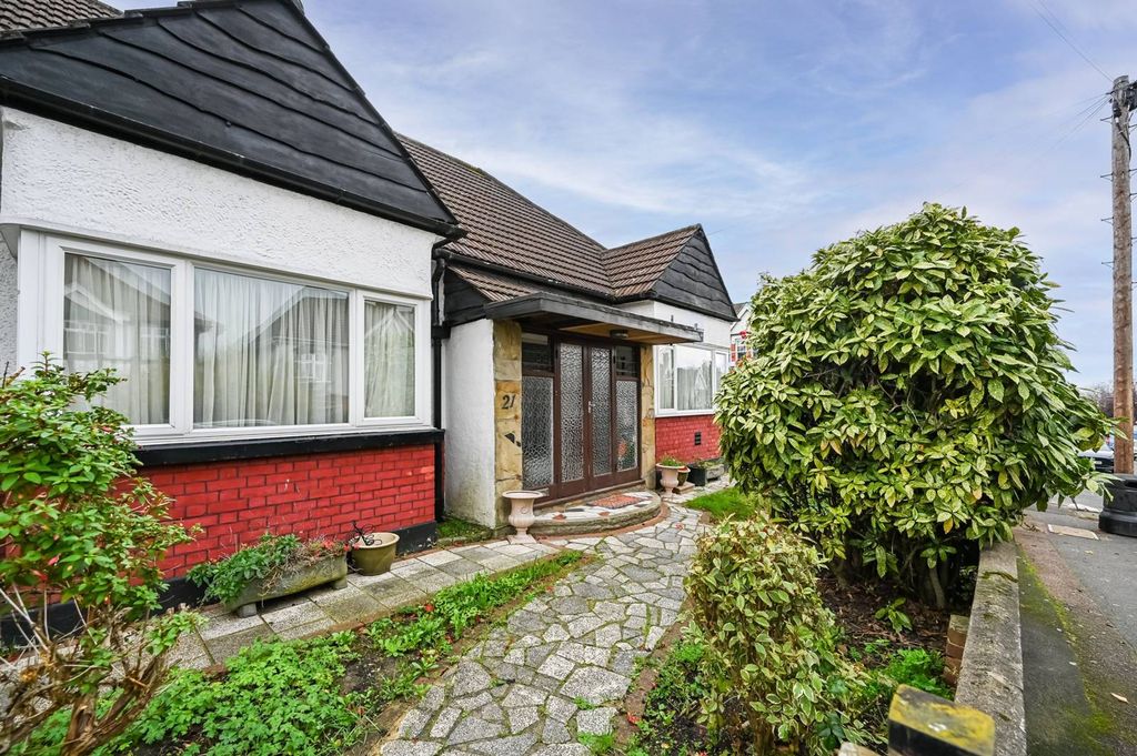 Property photo 2 of 22