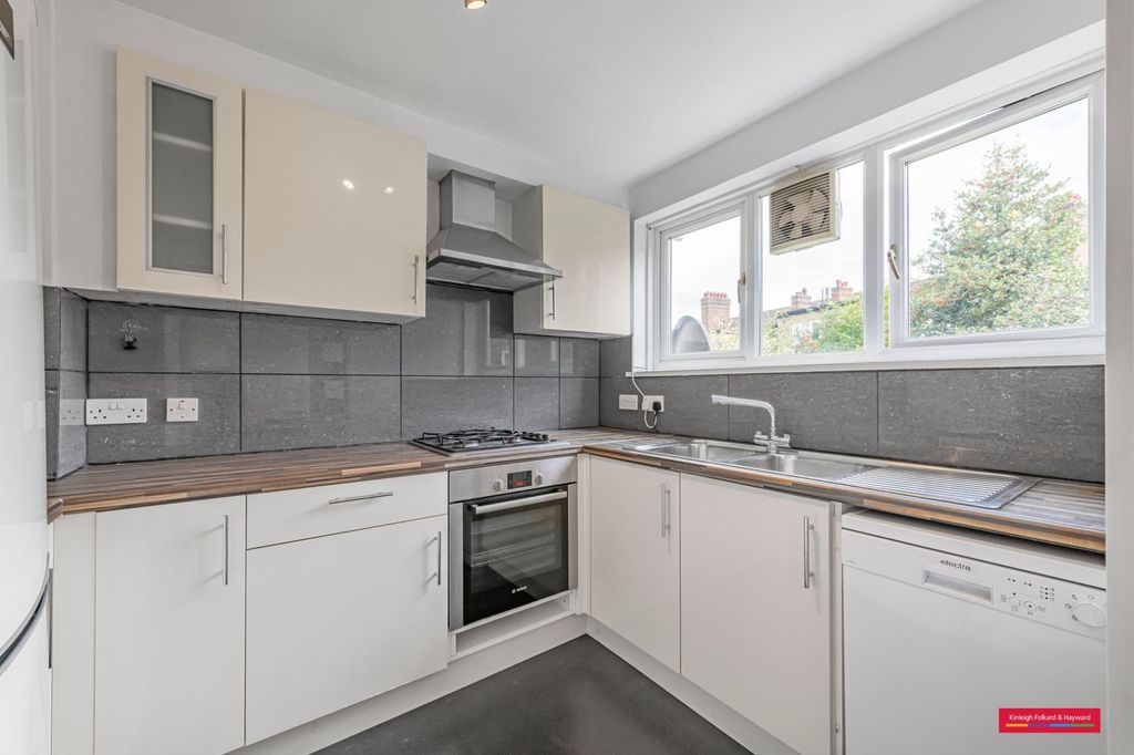Property photo 2 of 18 Picture No. 42