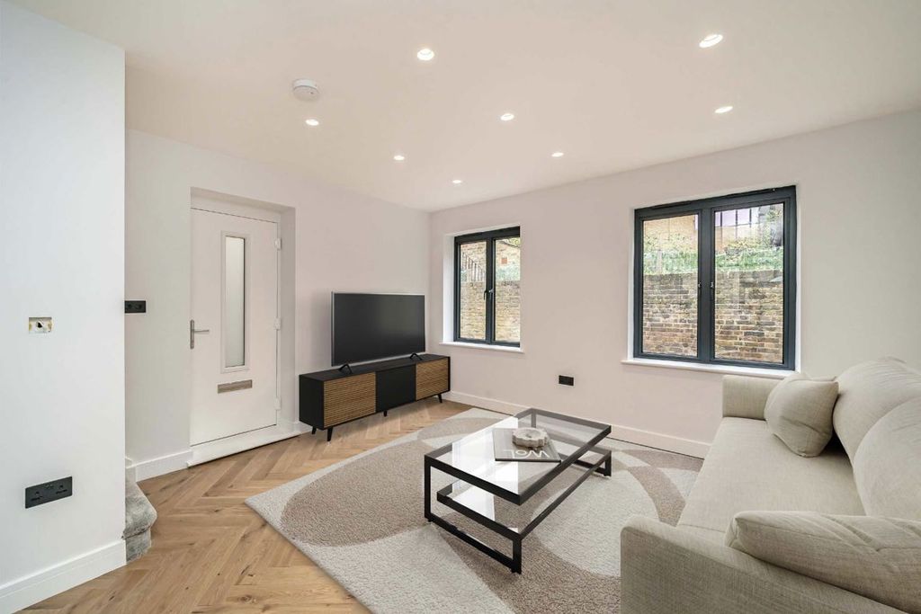 Property photo 1 of 5