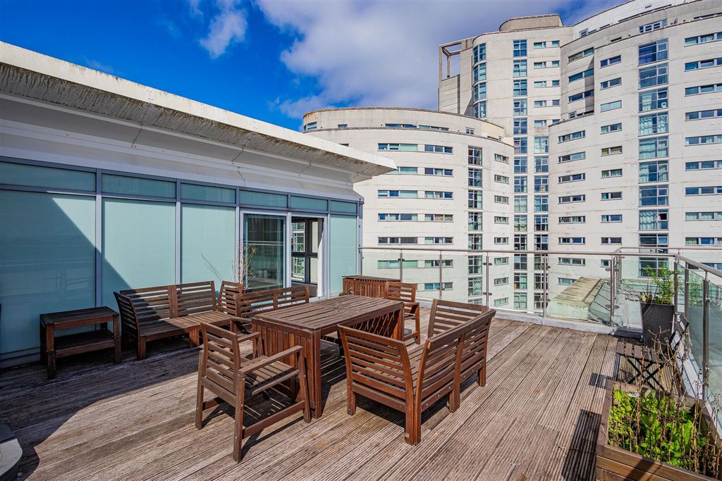 Property photo 2 of 14 Meridian Plaza 116 (2 Of 12).Jpg