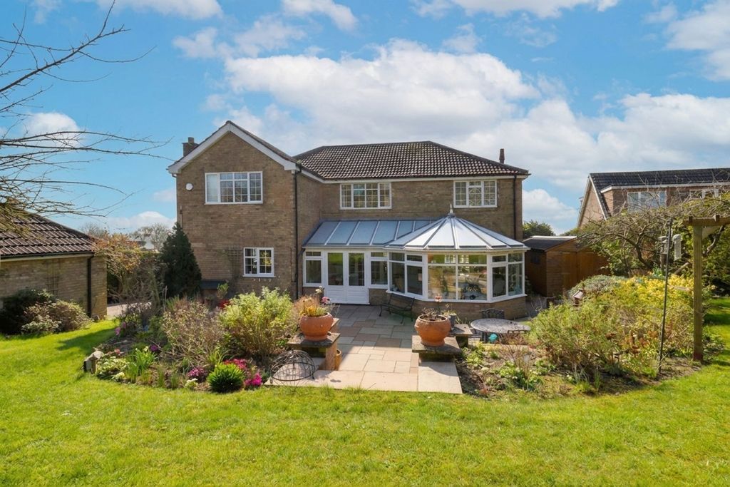 Property photo 2 of 34