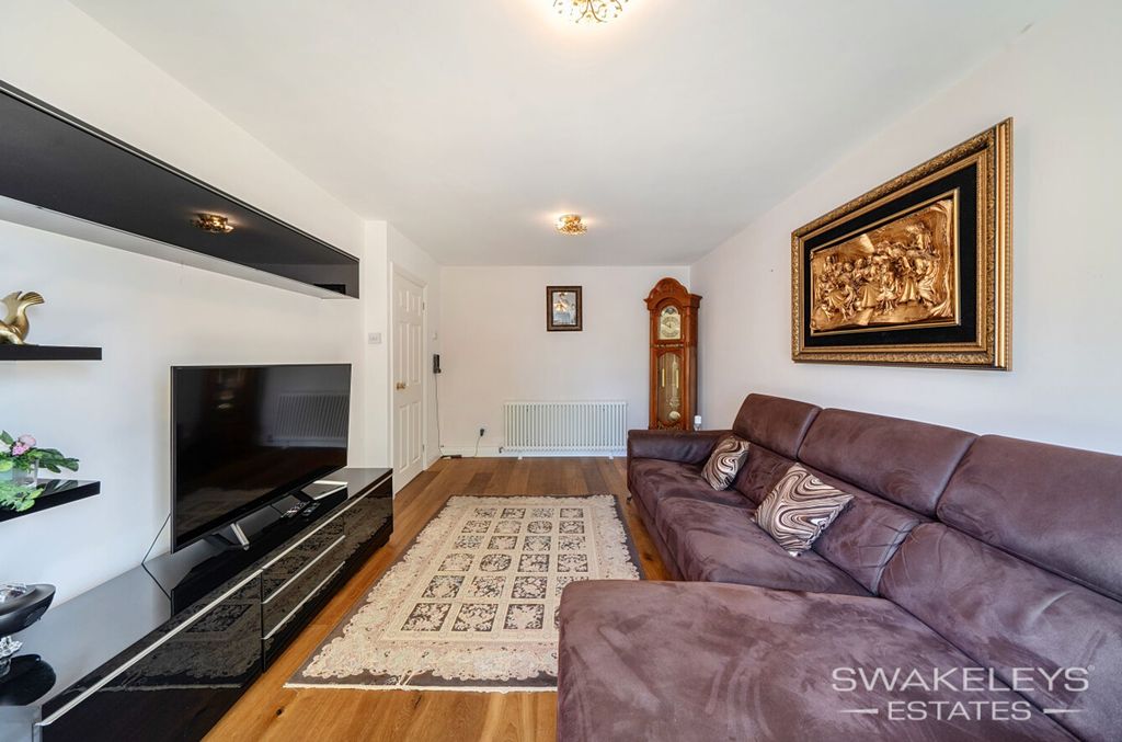Property photo 3 of 18