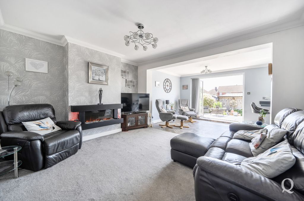 Property photo 2 of 26 E1303Da8-82A8-44c...