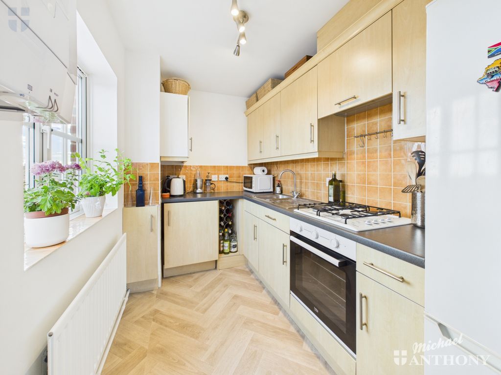 Property photo 3 of 12 Cam03852G0-Pr0476-Still008