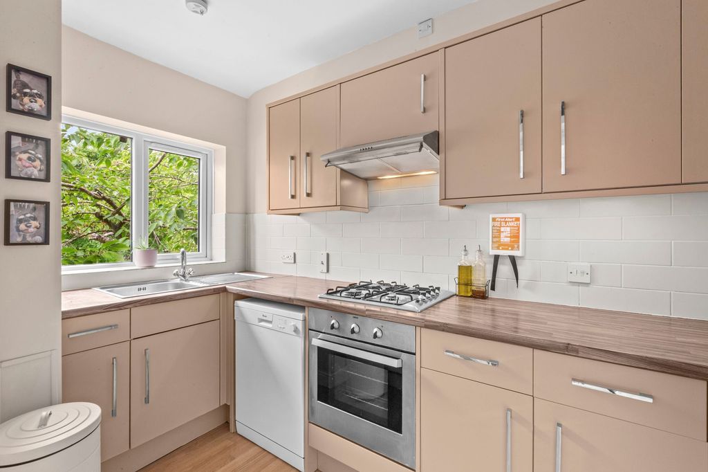 Property photo 2 of 11 Kitchen