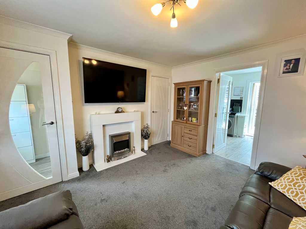 Property photo 3 of 27