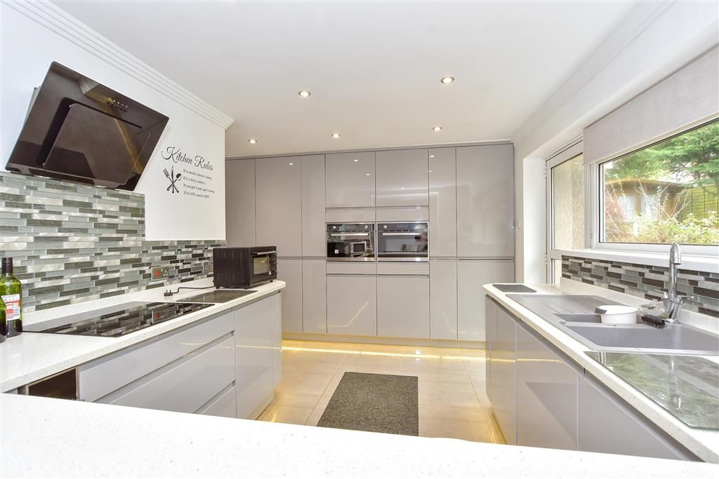 Property photo 3 of 16 Kitchen