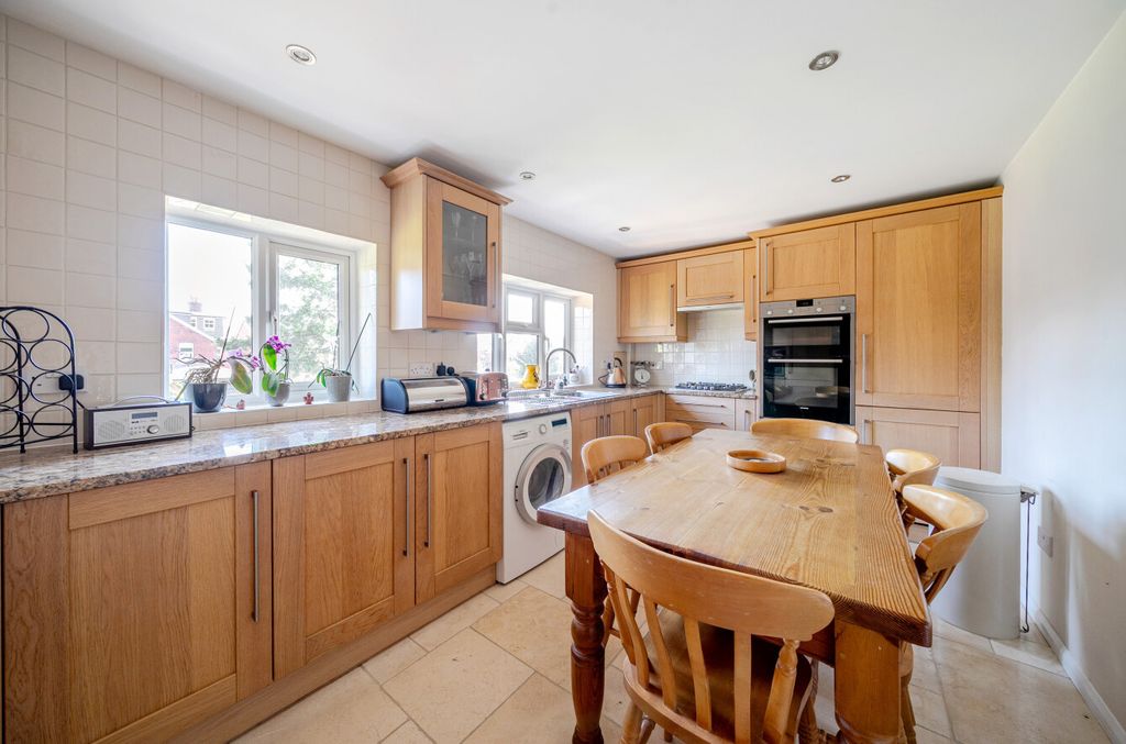 Property photo 2 of 12 10-68245Dabd8763-...
