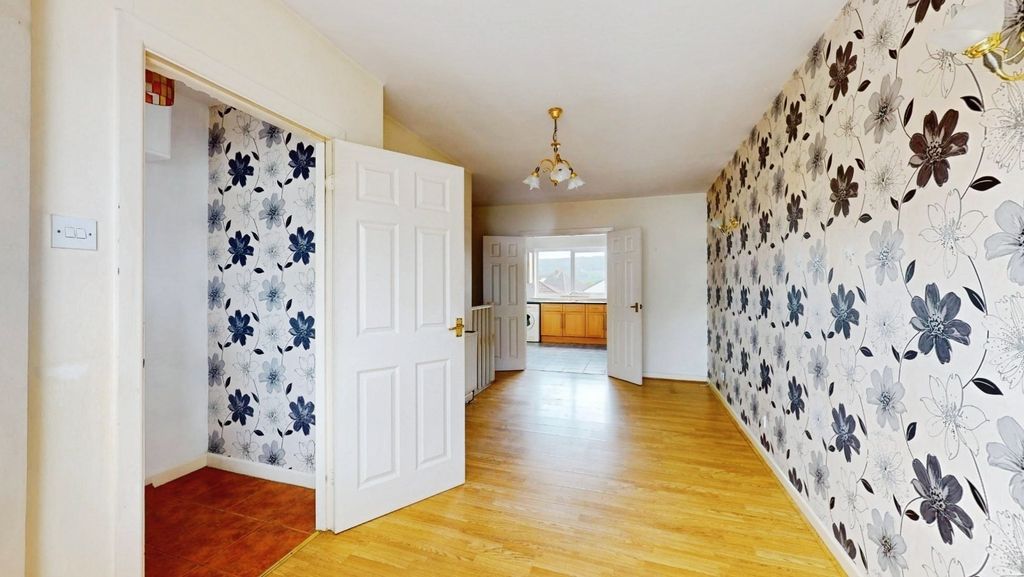 Property photo 3 of 10 Pbox-Img.Jpg