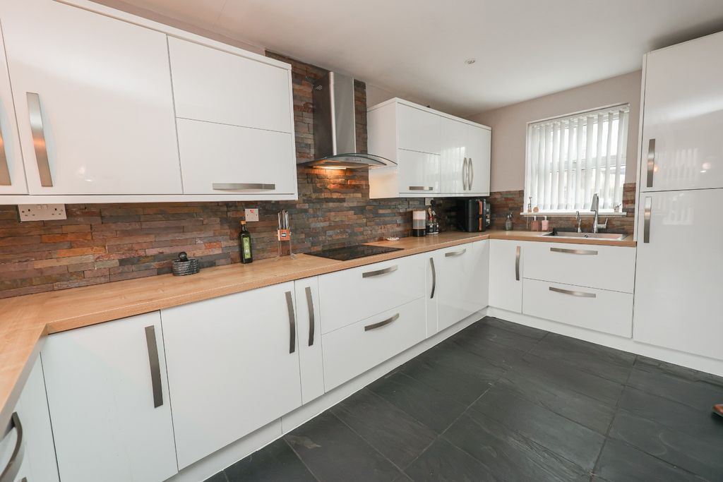 Property photo 3 of 28 4181862