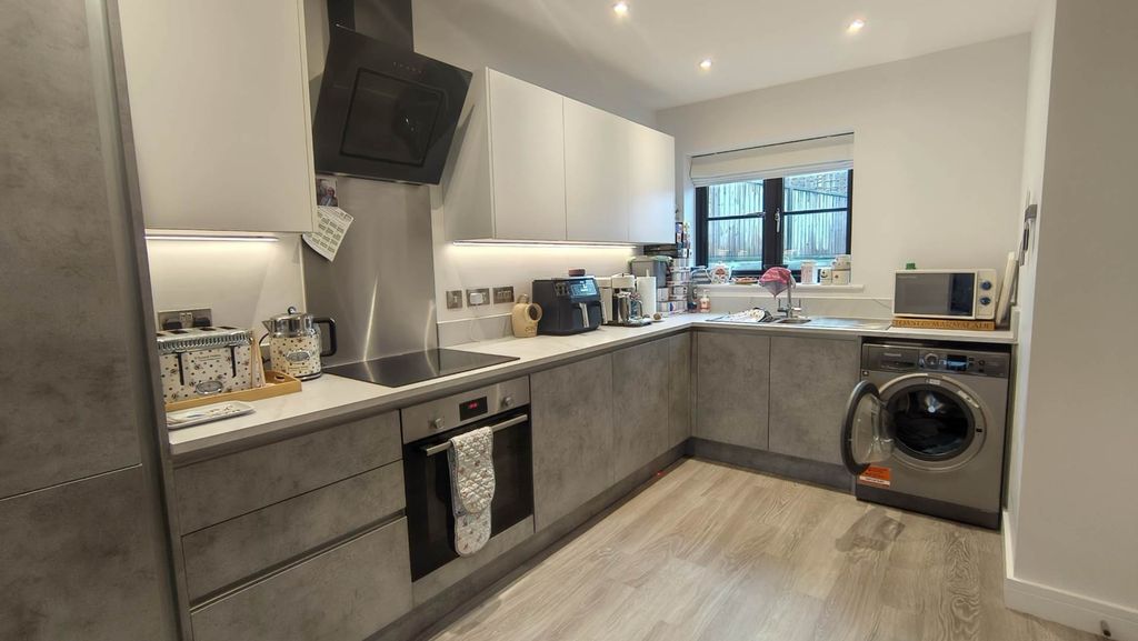 Property photo 3 of 26