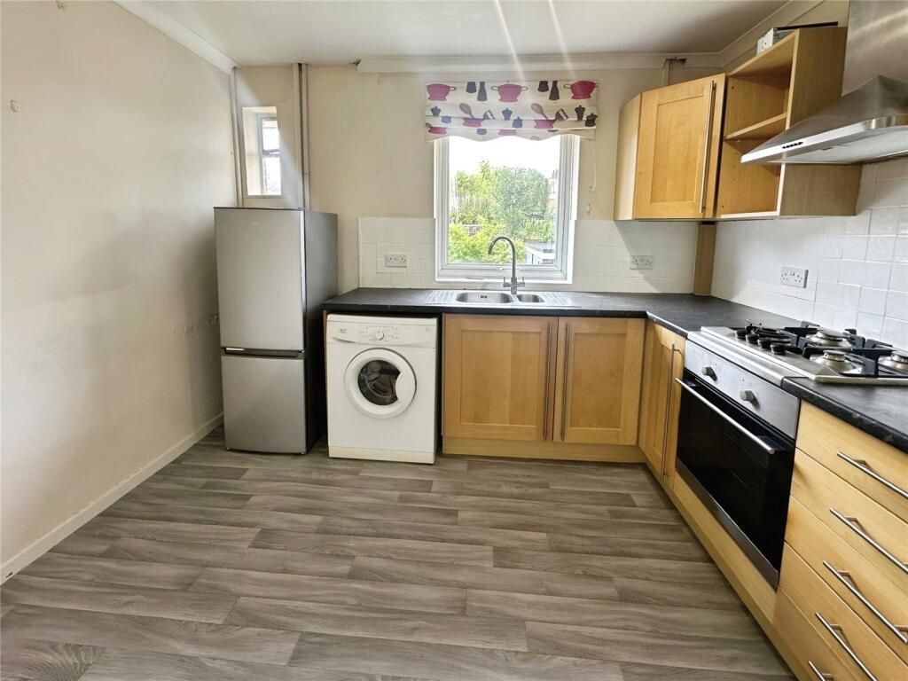 Property photo 3 of 6 Kitchen