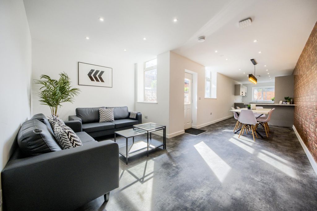 Property photo 2 of 21 Photo 1